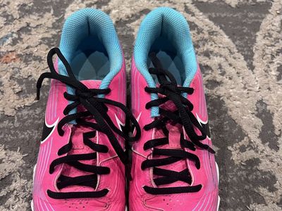 Girls Size 2 youth like new Nike softball cleats