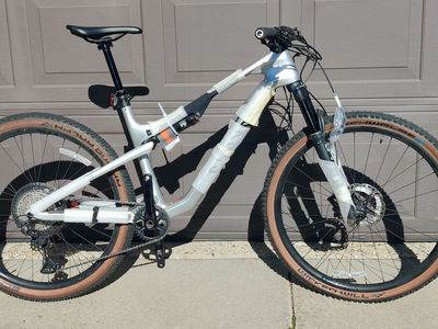 Brand New Canyon Lux Trail CF 6 Carbon Mountain Bike – $800 Off Retail Size: L