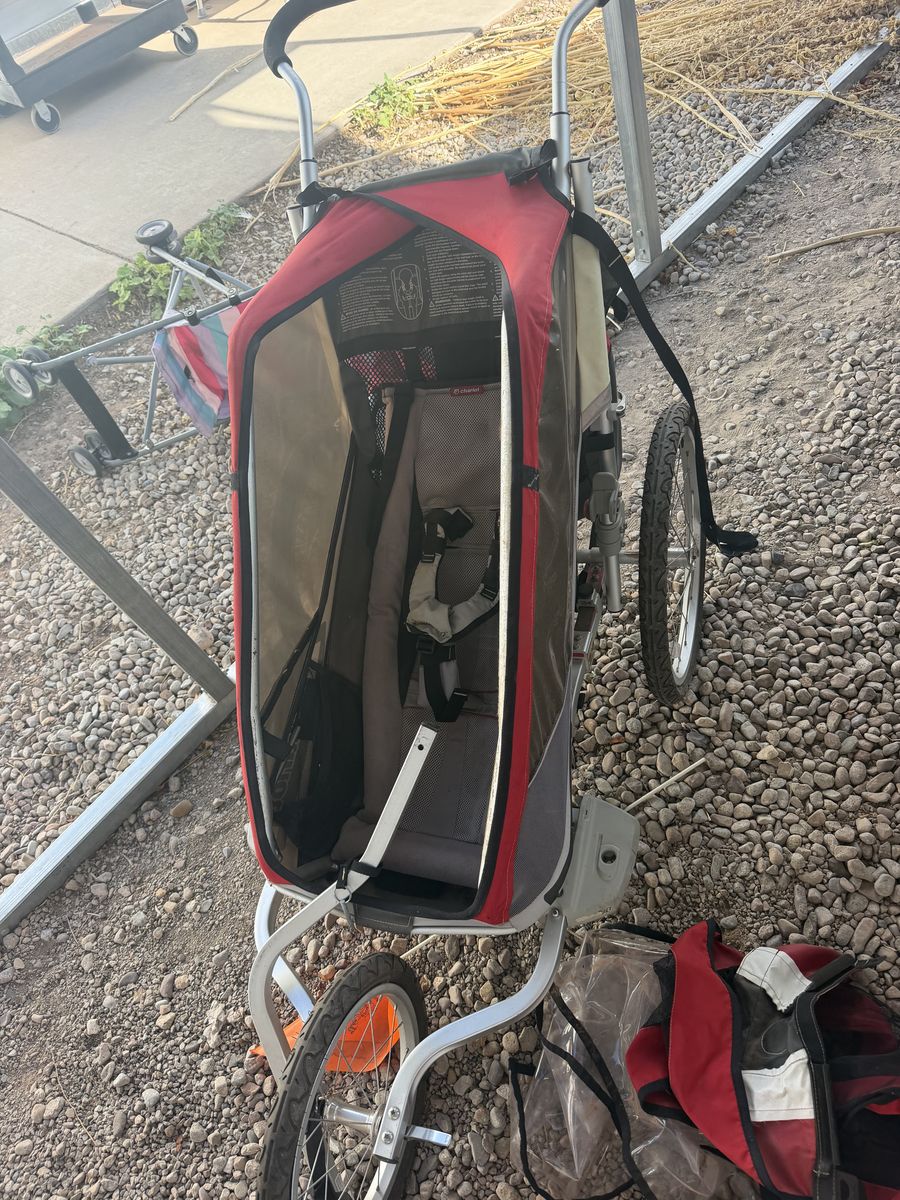 Child bike trailer
