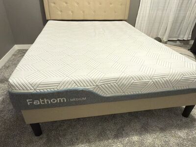 Like New Queen Bed+Mattress+FREE Bedding
