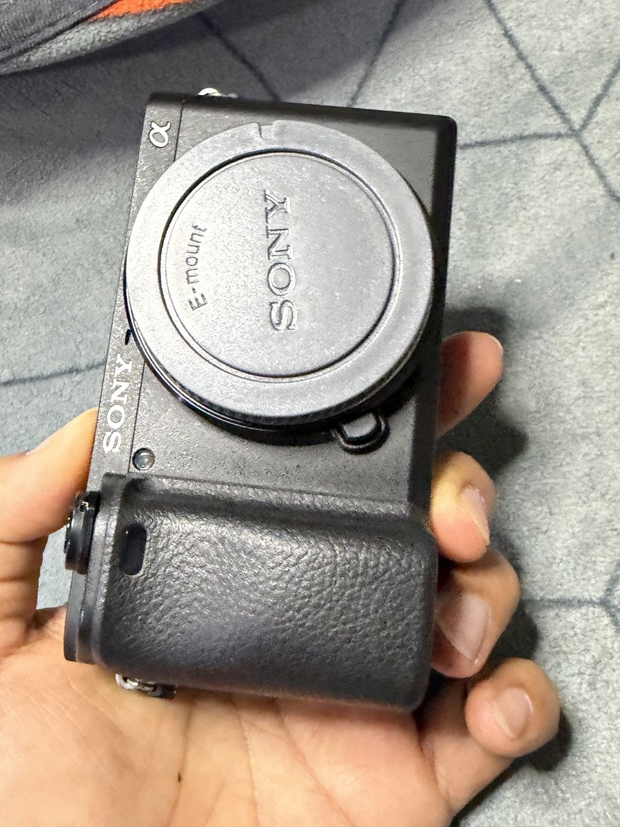 Sony a6400 body only for 675$