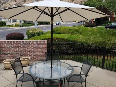 Patio Table Set with 4 Chairs and Umbrella - Glass Top, Metal Frame, Outdoor Furniture