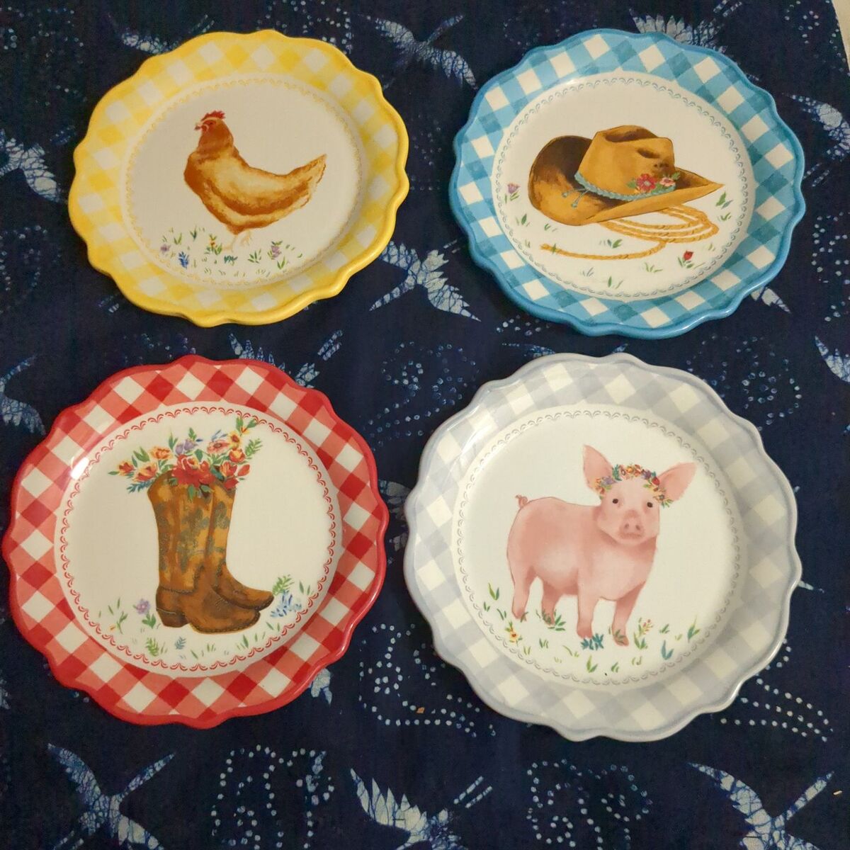 pioneer Woman gingham farmhouse plates