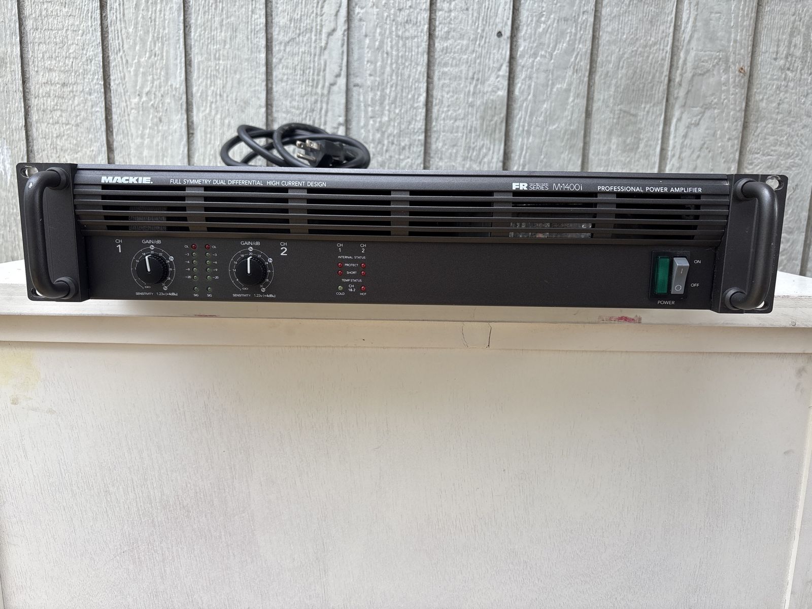 Mackie amp