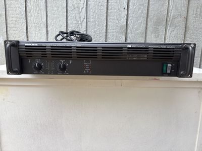 Mackie amp