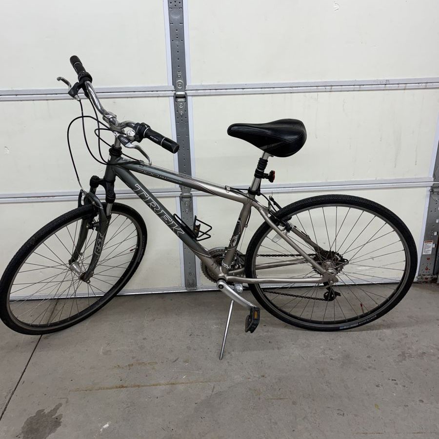 Trek 7100 Multitrack Road Commuter Bike.