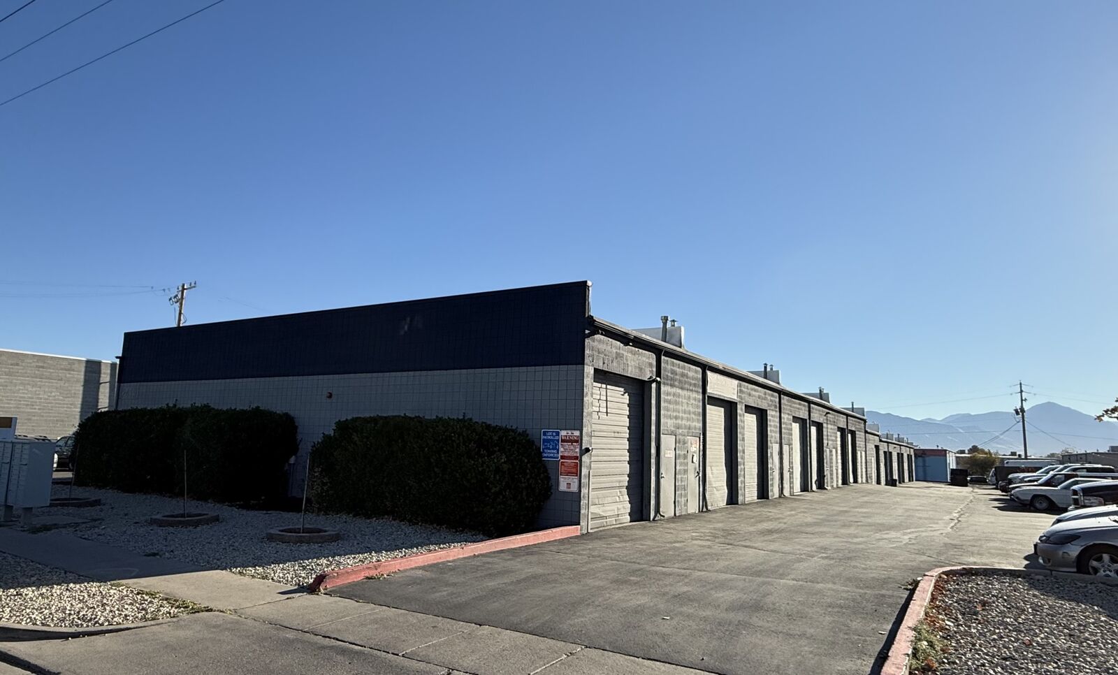 West Valley Warehouse/Auto Unit for Lease - Free Rent Available!