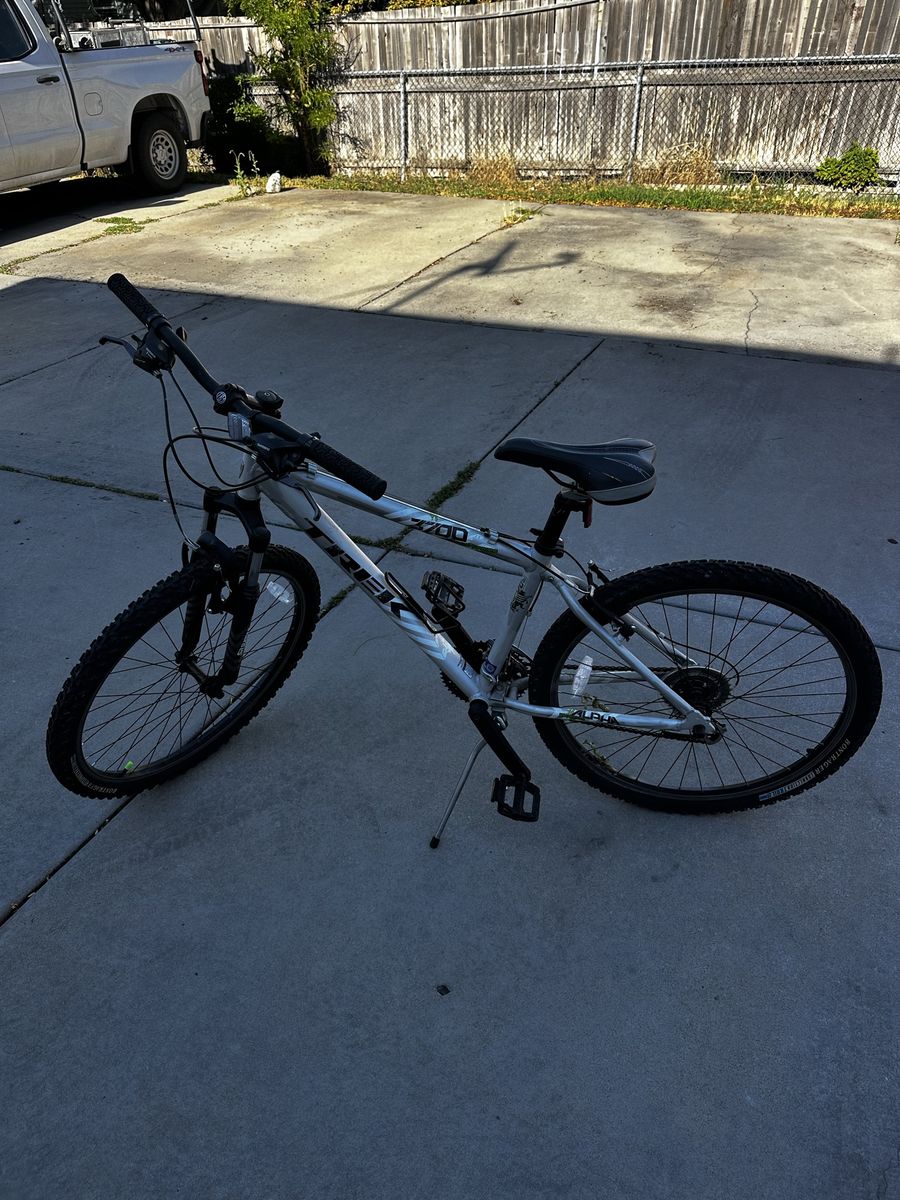 Trek 3700 Alpha Aluminum Mountain Bike - Silver/Green, Front Suspension