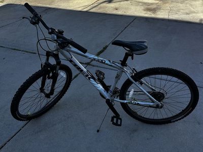 Trek 3700 Alpha Aluminum Mountain Bike - Silver/Green, Front Suspension