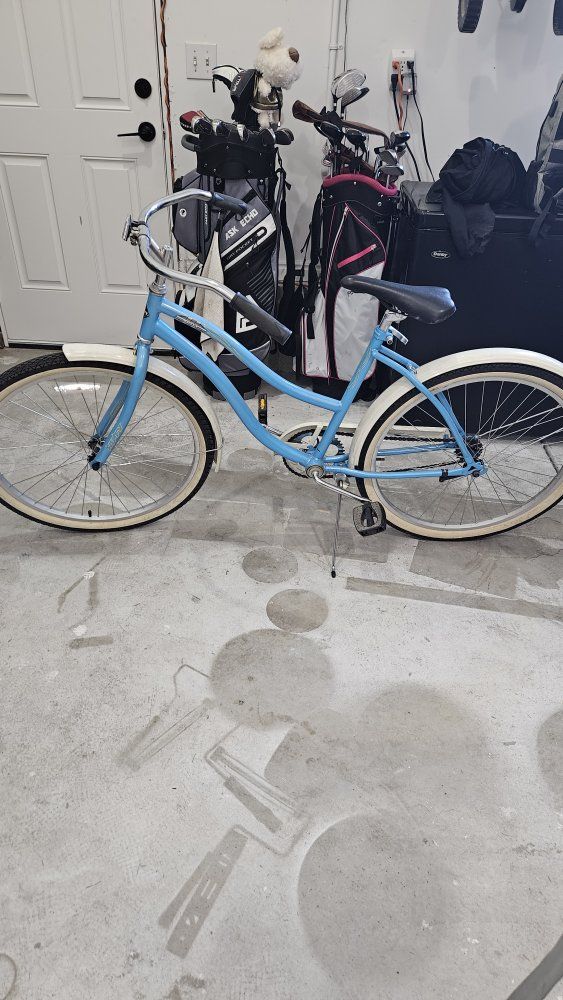 Baby Blue Huffy beach cruiser