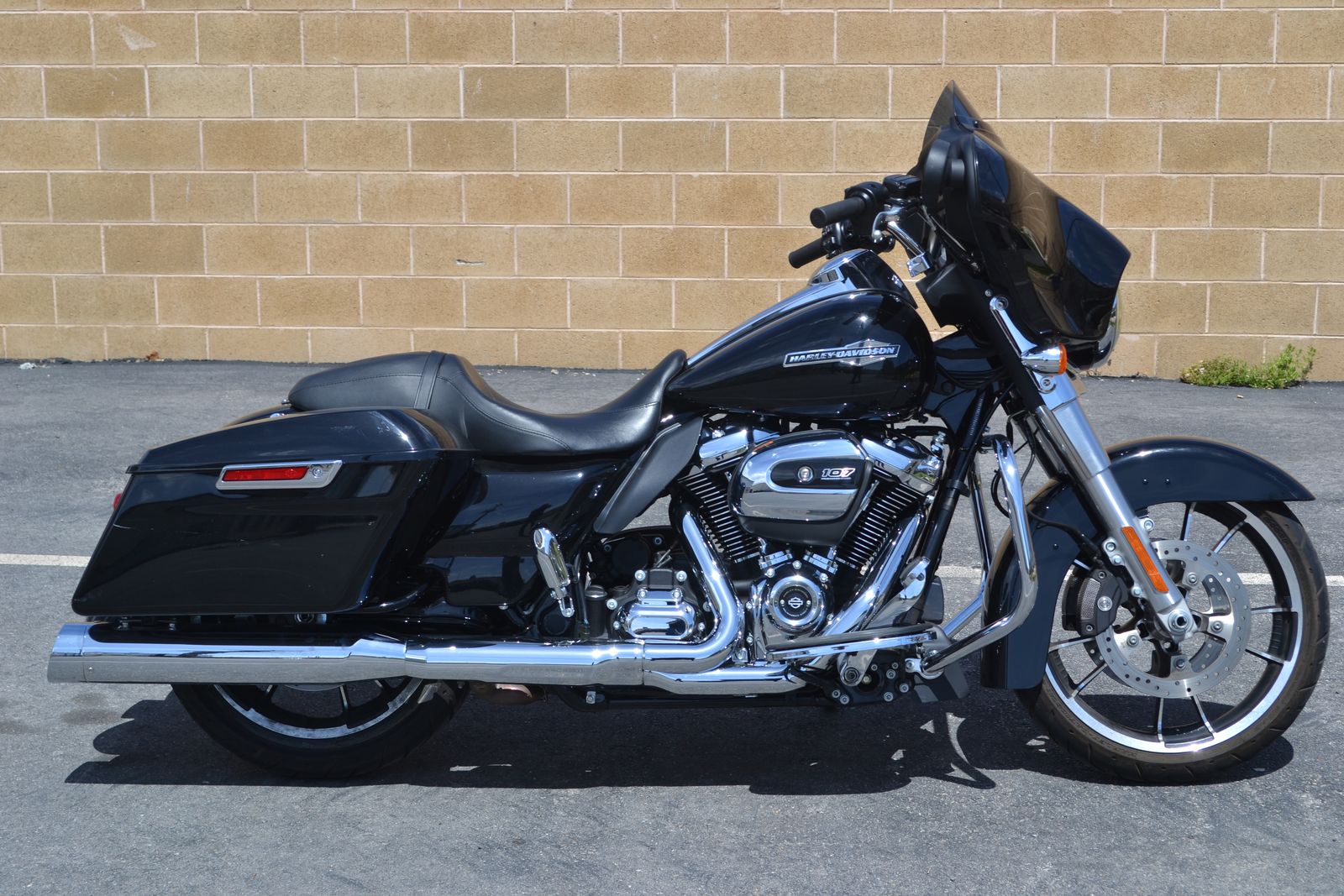2023 Harley Davidson Street Glide 107 - SUPER CLEAN - FLHX