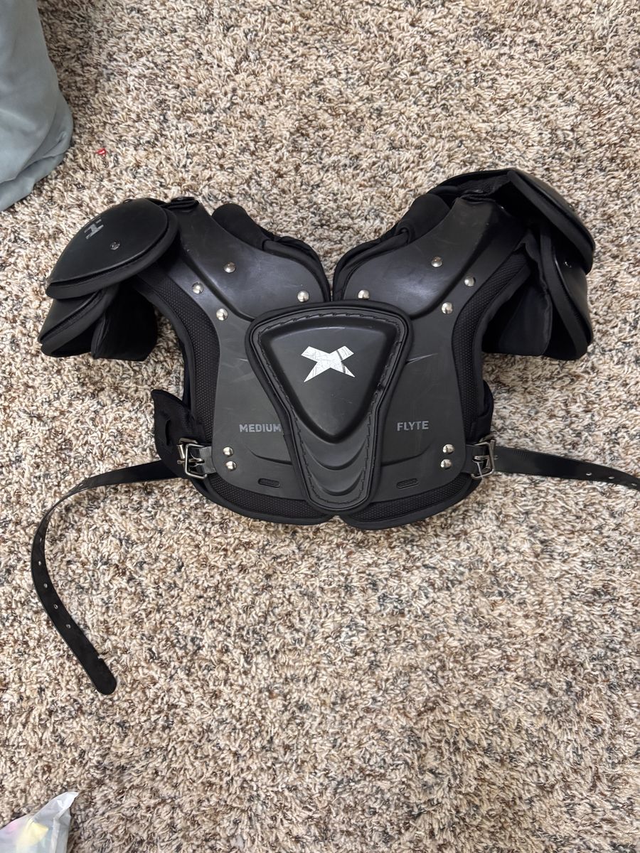 Xenith Flyte Football Shoulder Pads - Size Medium - Black
