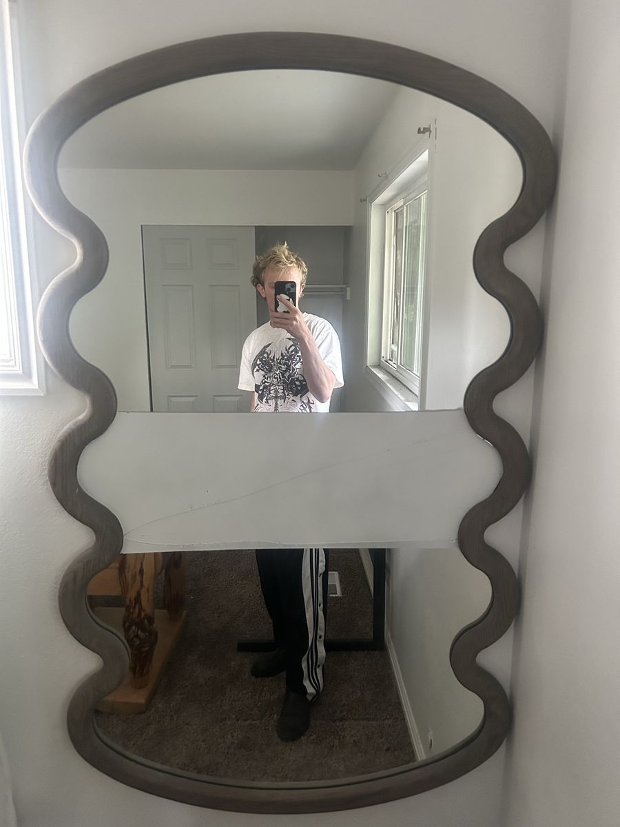 Trendy Wavy Wood Wall Mirror Frame – DIY / Upcycle Project