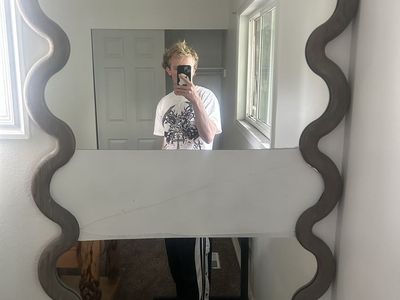 Trendy Wavy Wood Wall Mirror Frame – DIY / Upcycle Project