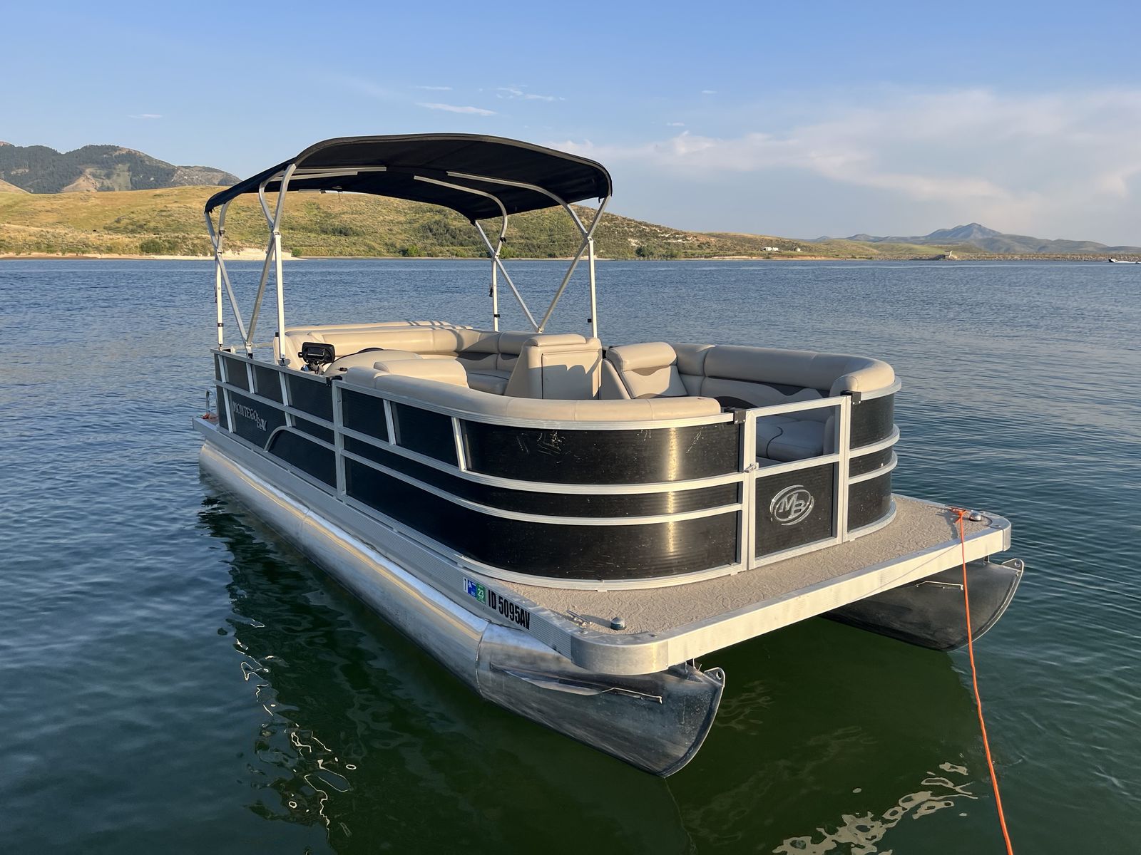 22 ft Montego Bay Pontoon