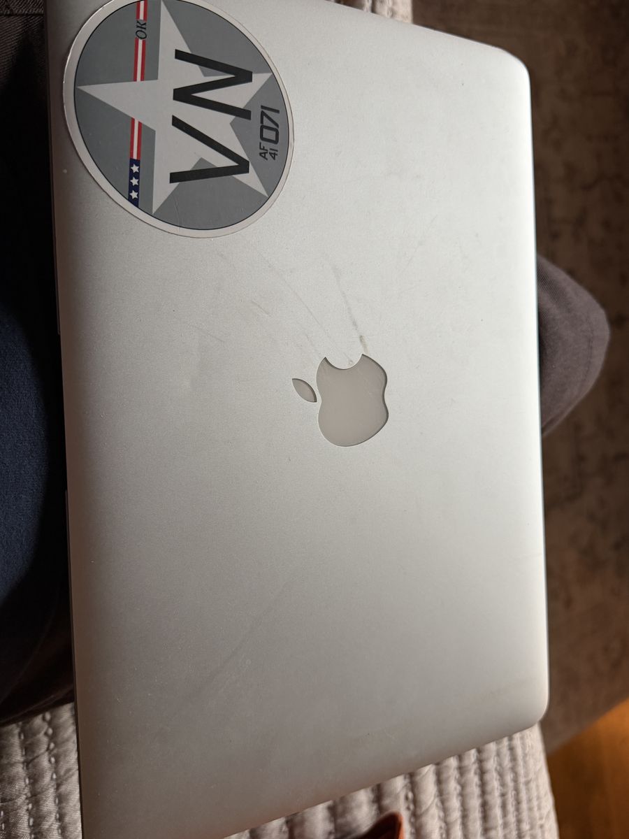 2015 Apple MacBook Air 13” | 8GB RAM | 128GB SSD | $175 OBO