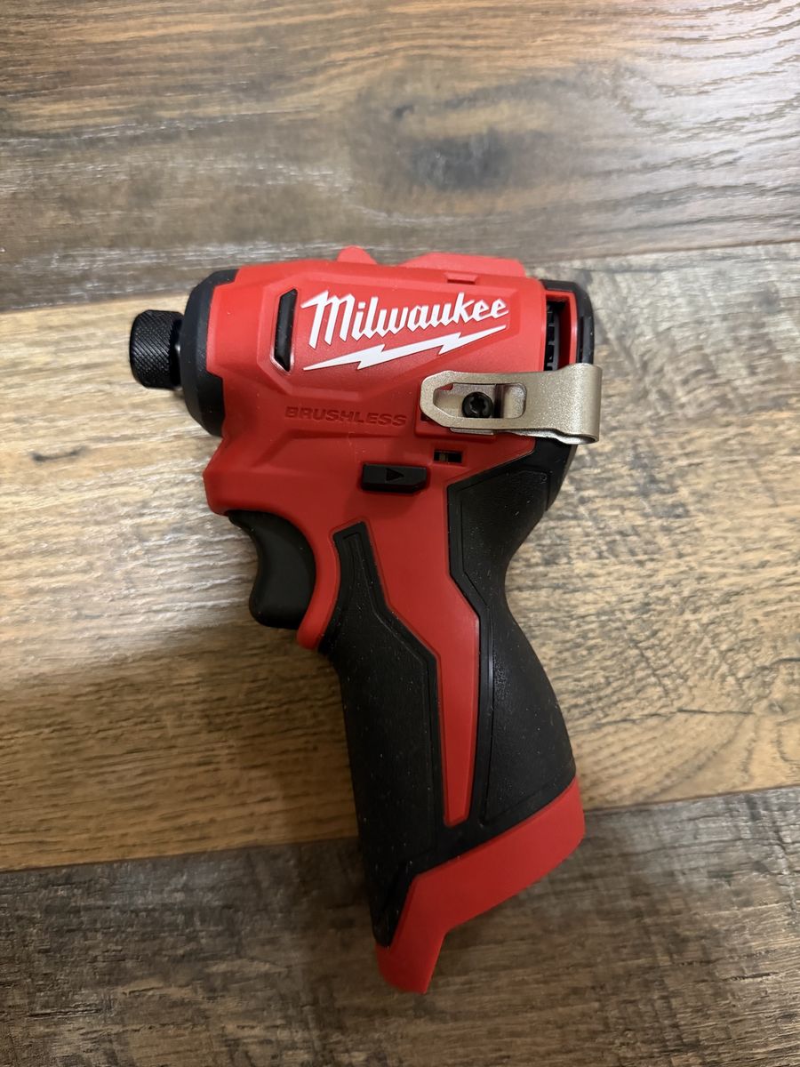 milwaukee impact driver drill M12
