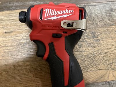 milwaukee impact driver drill M12