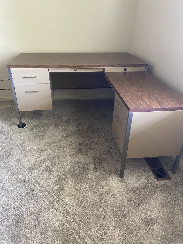 L-Shaped Office Desk - Wood Grain Top, Metal Frame & Drawers - Used