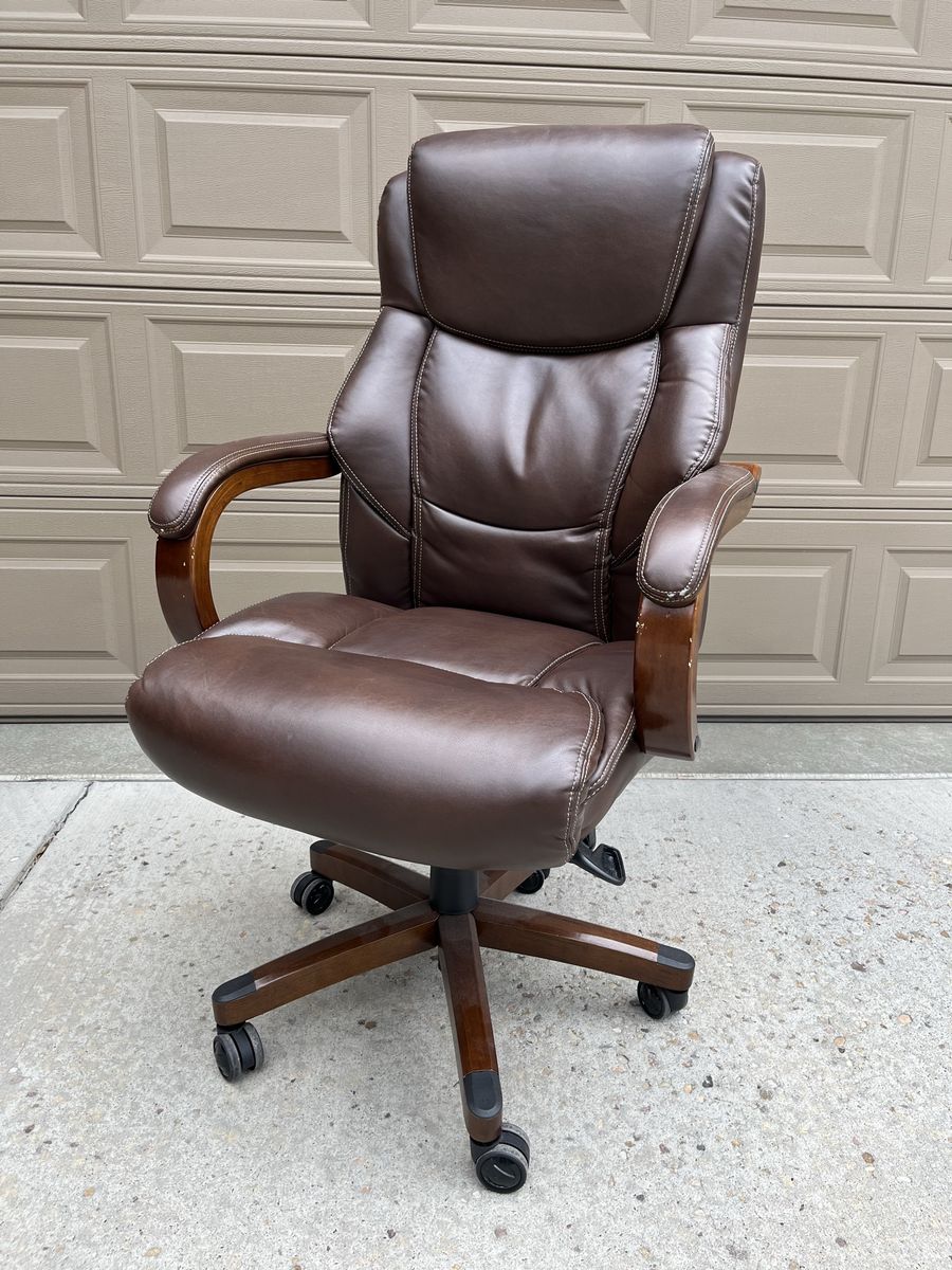 Lazy-Boy Brown Leather Executive Office Chair - Fully Functional, 28" W x 32" D x 48" H