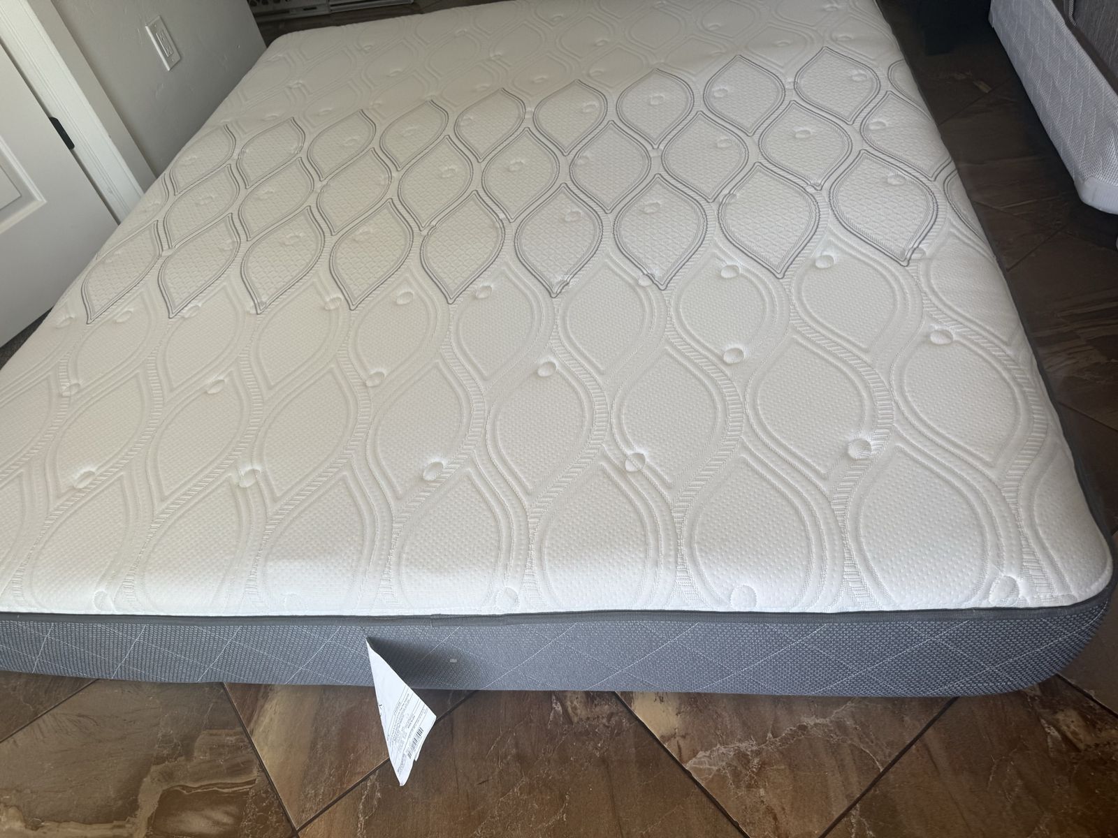Clean White and Gray Patterned Mattress California king size like new clean $90