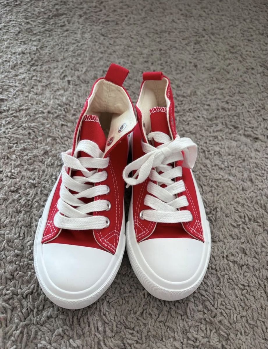 Brand New girls red high top converse shoes size 13/13.5