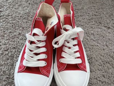 Brand New girls red high top converse shoes size 13/13.5
