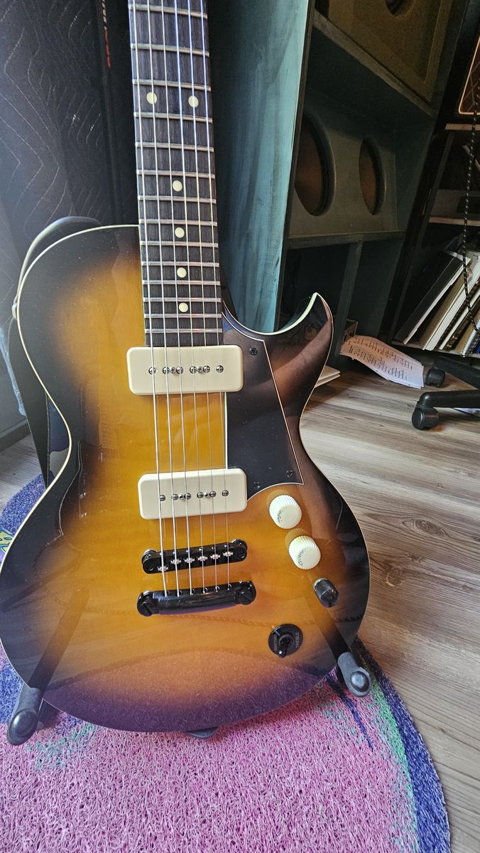 Reverend Roundhouse 290 Sunburst Electric Guitar with P90 Pickups