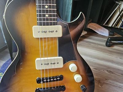 Reverend Roundhouse 290 Sunburst Electric Guitar with P90 Pickups