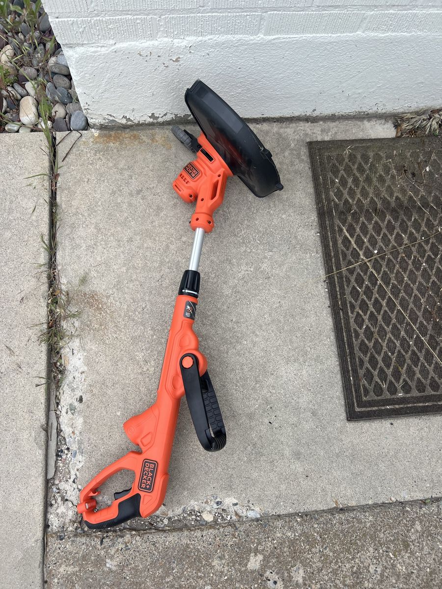 BLACK+DECKER 14in Electric String Trimmer/Edger, 6.5 Amp, Corded (GH900)