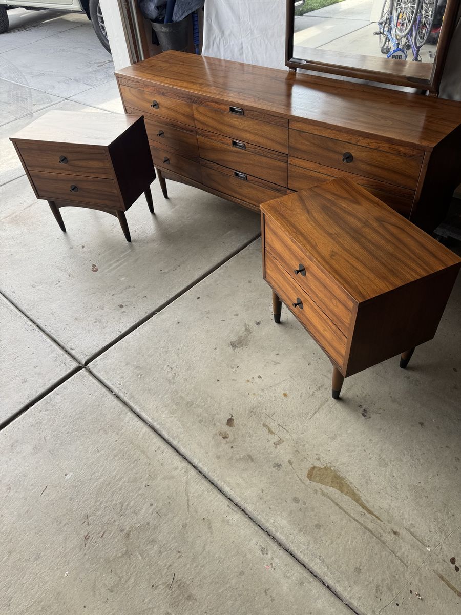 Mid-Century Vintage Walnut Bedroom Set – Dresser, Mirror & Matching Nightstands