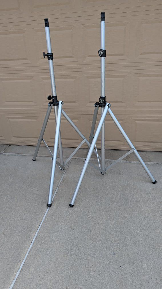 ULTIMATE SUPPORT SPEAKER STANDS