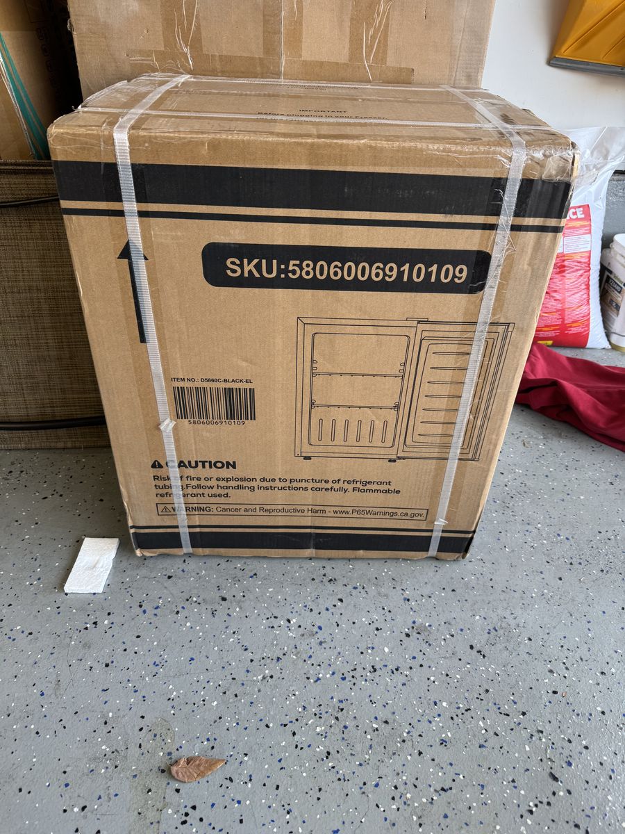 Cowsar 2.1 Cu Ft Upright Freezer