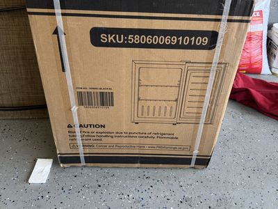 Cowsar 2.1 Cu Ft Upright Freezer