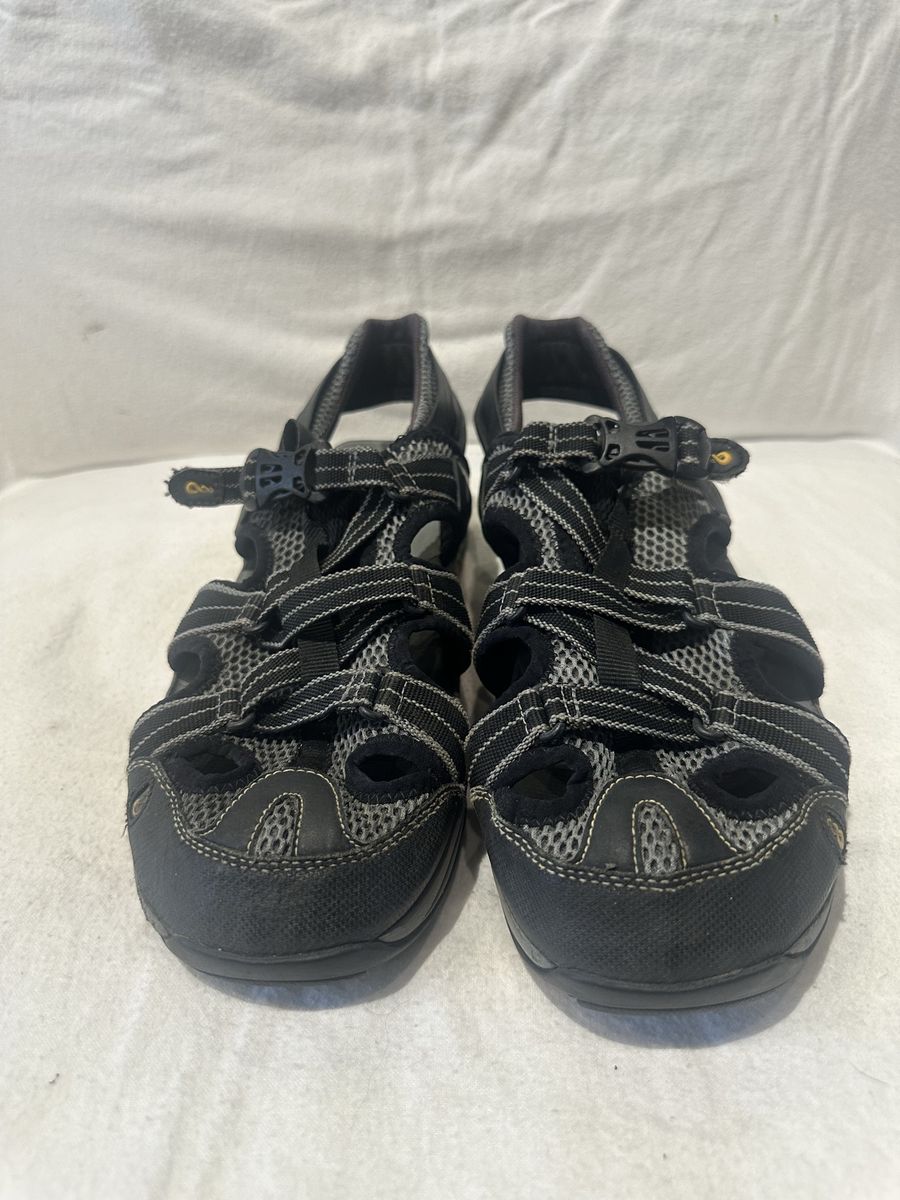Ahnu men’s size 11 black/grey closed toe, hiking or water sandals