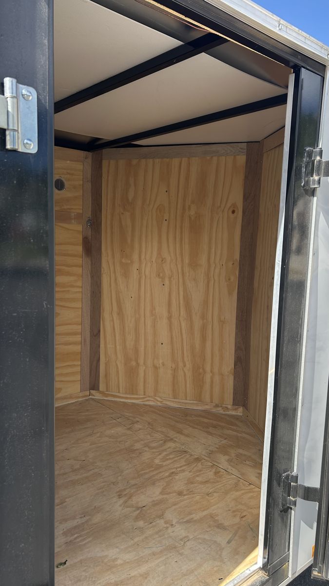 Main image 7