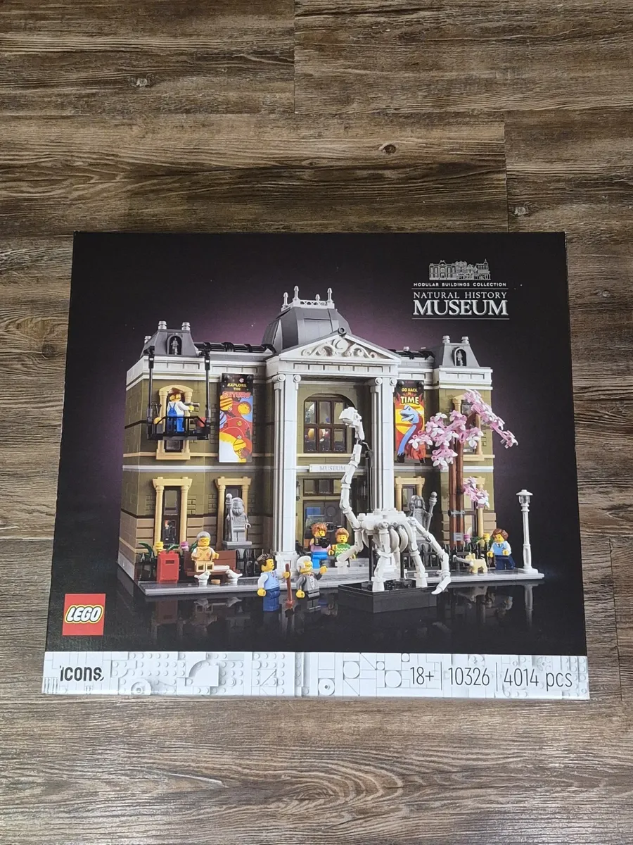 Brand New Sealed LEGO ICONS Natural History Museum 10326