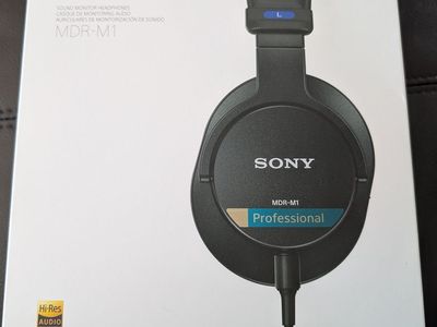 Sony Professional MDR-M1 Studio Monitor Headphones new in box