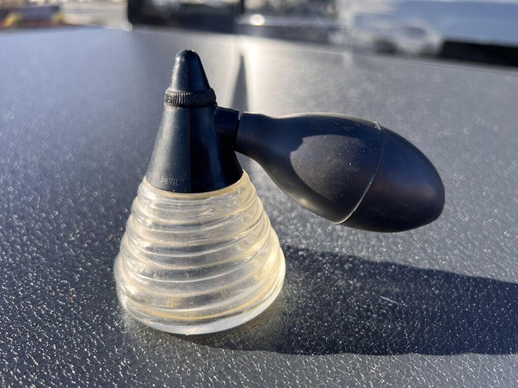 Vintage DeVibiss Clear Perfume Atomizer W/ blk Top