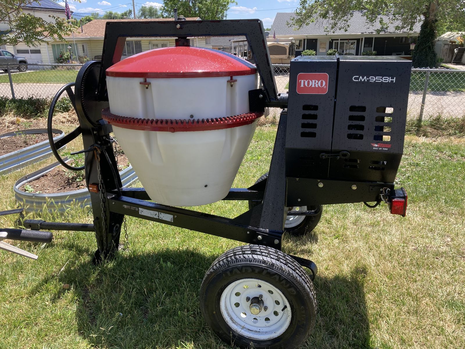 Like New Toro CM-958H Towable Cement Mixer