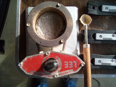 Lead pot and molds,hooks