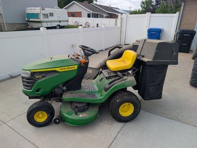 John Deere S100 Riding Mower. Only 7.6 Hours!!
