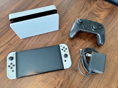 Nintendo Switch OLED (White) Bundle