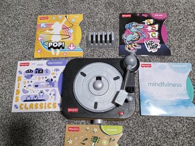 Fisher-Price DJ Bouncin' Beats Interactive Musical Learning Toy with 5 Records