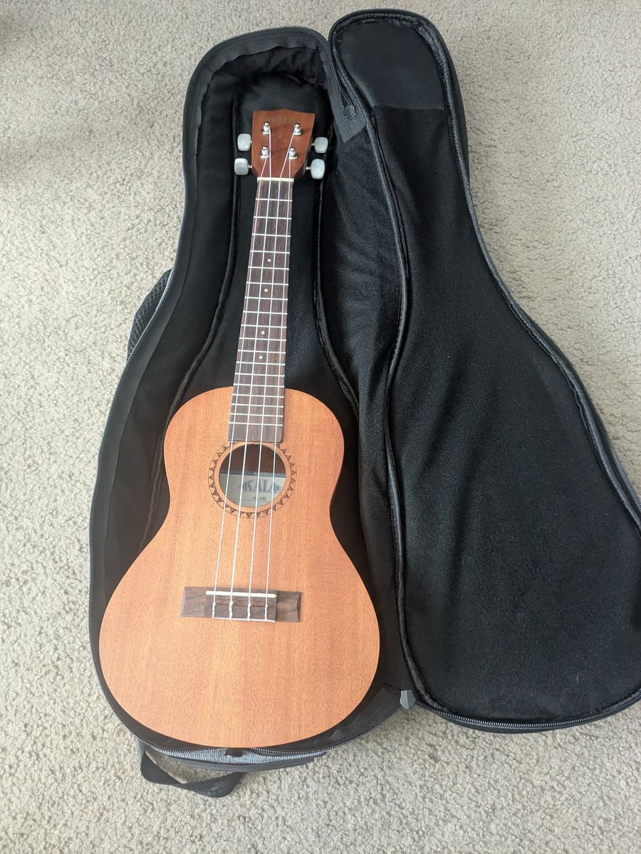 Kala KA-15C Concert Ukulele with Aklot Gig Bag