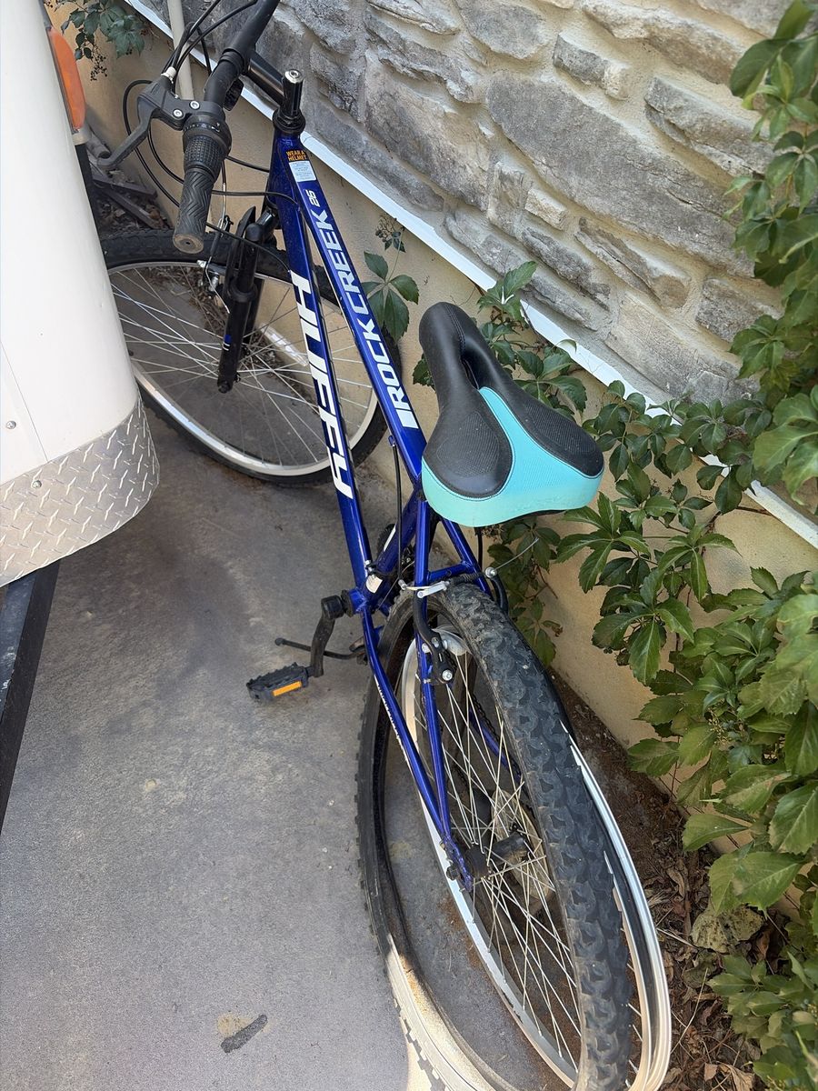 Huffy Rock Creek 26 Mountain Bike - Blue (Needs Repairs)
