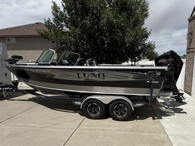 2019 Lund 2075 Tyee Magnum Fishing Boat with 15HP Kicker - 51 Hours