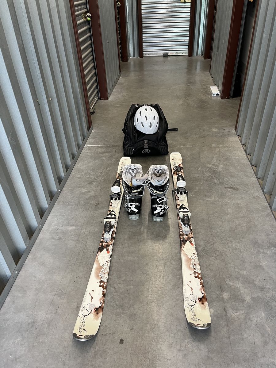 Women’s skis for sale