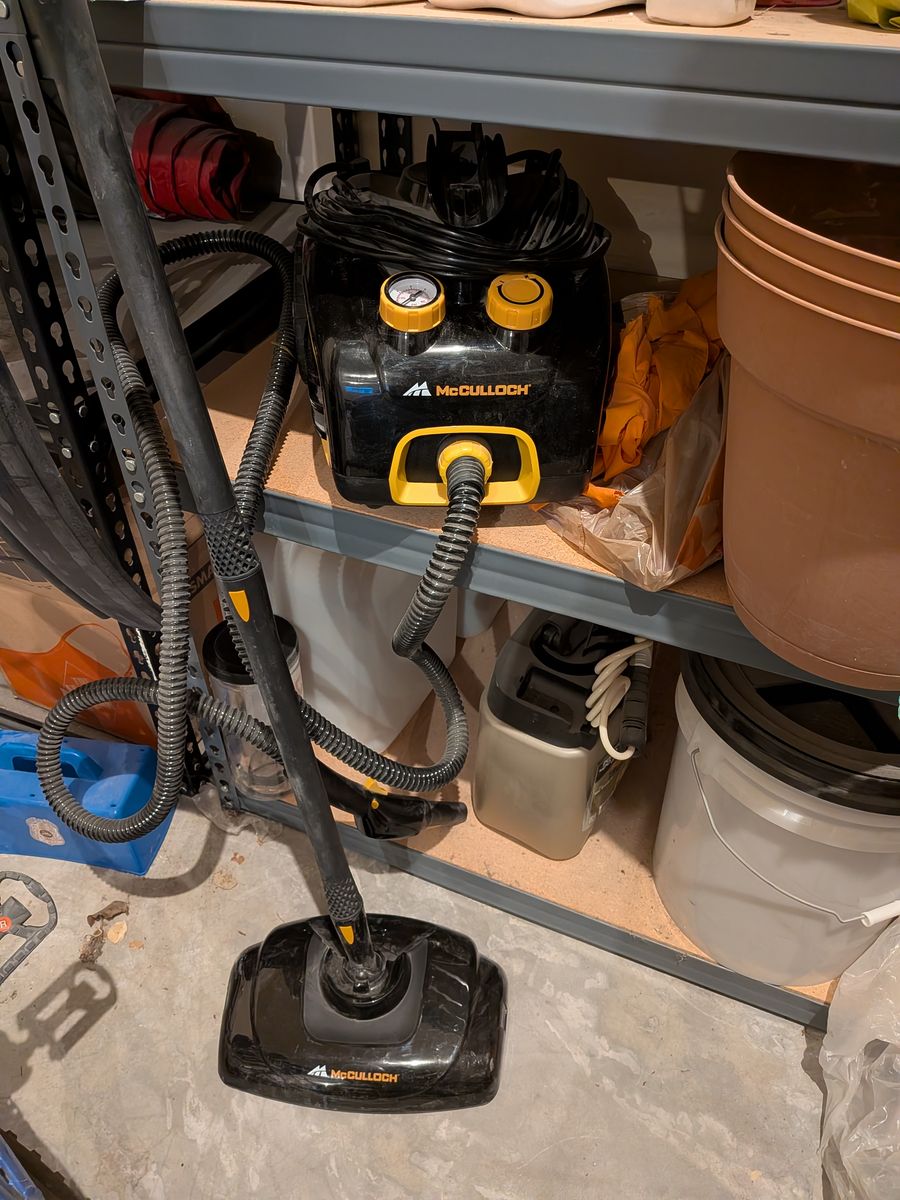 McCulloch MC1375 steam cleaner with jet nozzle and brush accessories