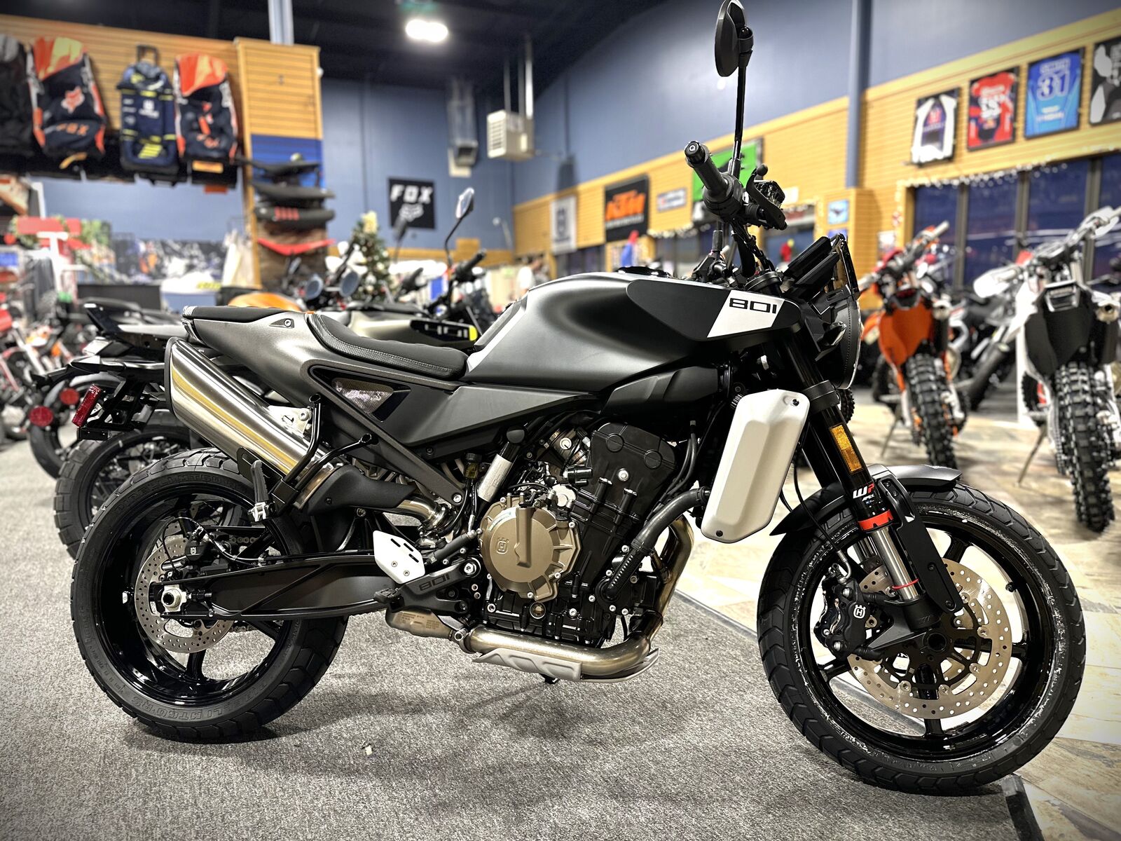 2025 Husqvarna Motorcycles SVARTPILEN 801